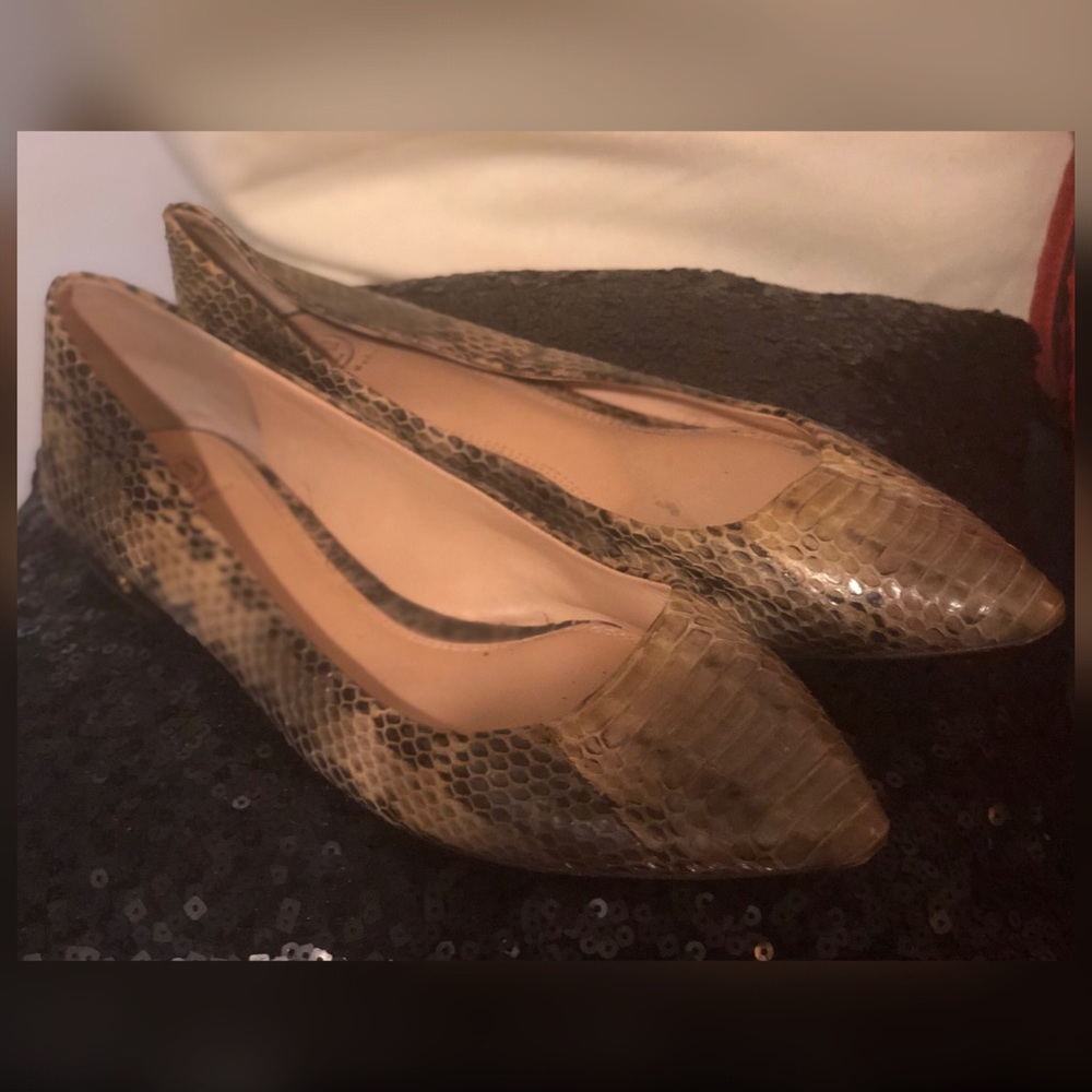 ✨Tory Burch Alligator Print Flats✨